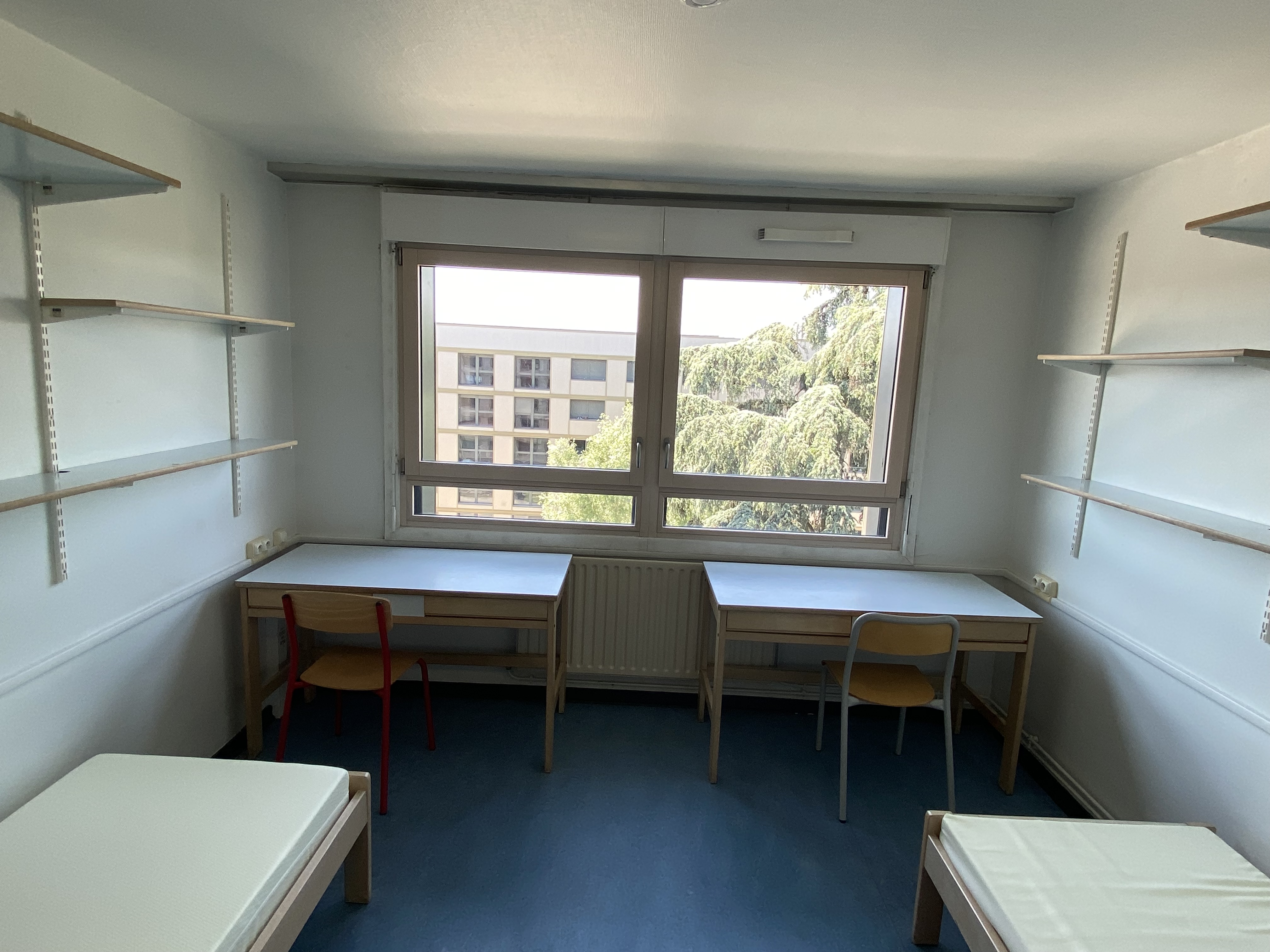 Chambre, vue dos à la porte — turne INSA Lyon